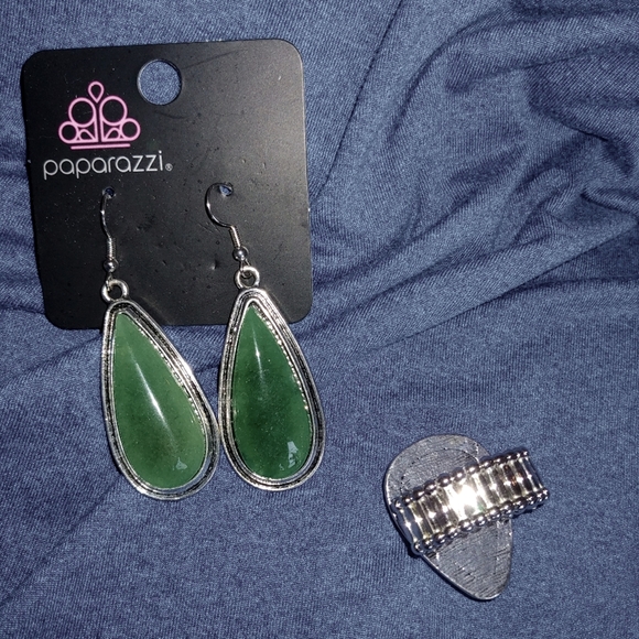 Large Green Stone & Silver-tone Earring & Ring - Picture 2 of 3